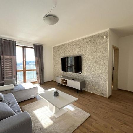 Liptovský Mikuláš 2 Room Apartment - V Blizkosti Nizkych Tatier 406, Apartmany Liptov מראה חיצוני תמונה