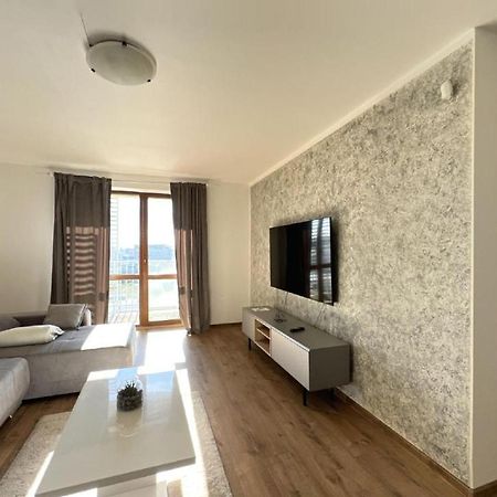 Liptovský Mikuláš 2 Room Apartment - V Blizkosti Nizkych Tatier 406, Apartmany Liptov מראה חיצוני תמונה