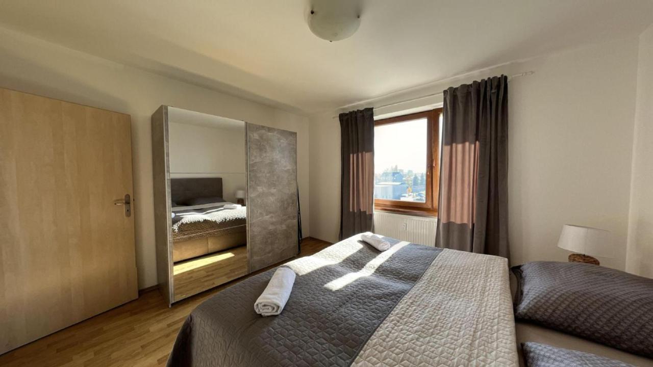 Liptovský Mikuláš 2 Room Apartment - V Blizkosti Nizkych Tatier 406, Apartmany Liptov מראה חיצוני תמונה